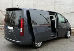 Hyundai Staria 2024 вид сбоку