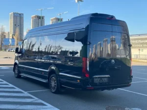 черный vip Mercedes Sprinter w907 2025 года вид сзади