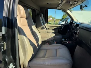 фото салона Chevrolet Express передние сиденья