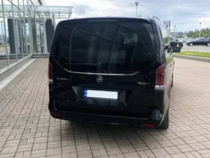 Mercedes V300d extra long 2025 вид сзади